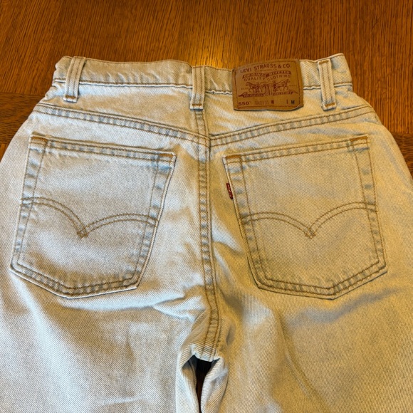 Levi's Women's High-Rise Jeans — Light Blue and Pale Blue Washes - Picture 10 of 11